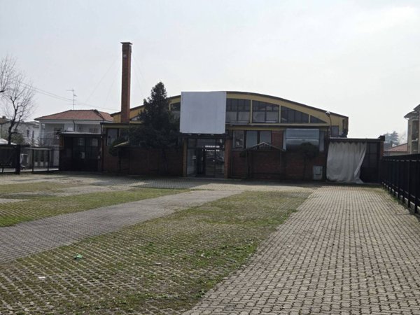 locale commerciale in affitto ad Olgiate Olona