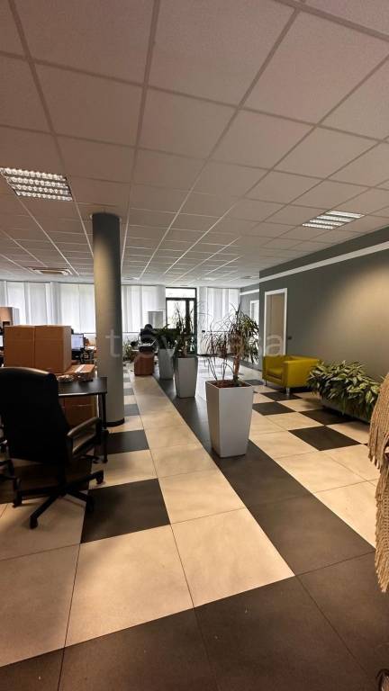 ufficio in affitto ad Olgiate Olona in zona Buon Gesù