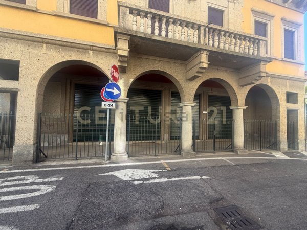 locale commerciale in affitto ad Olgiate Olona