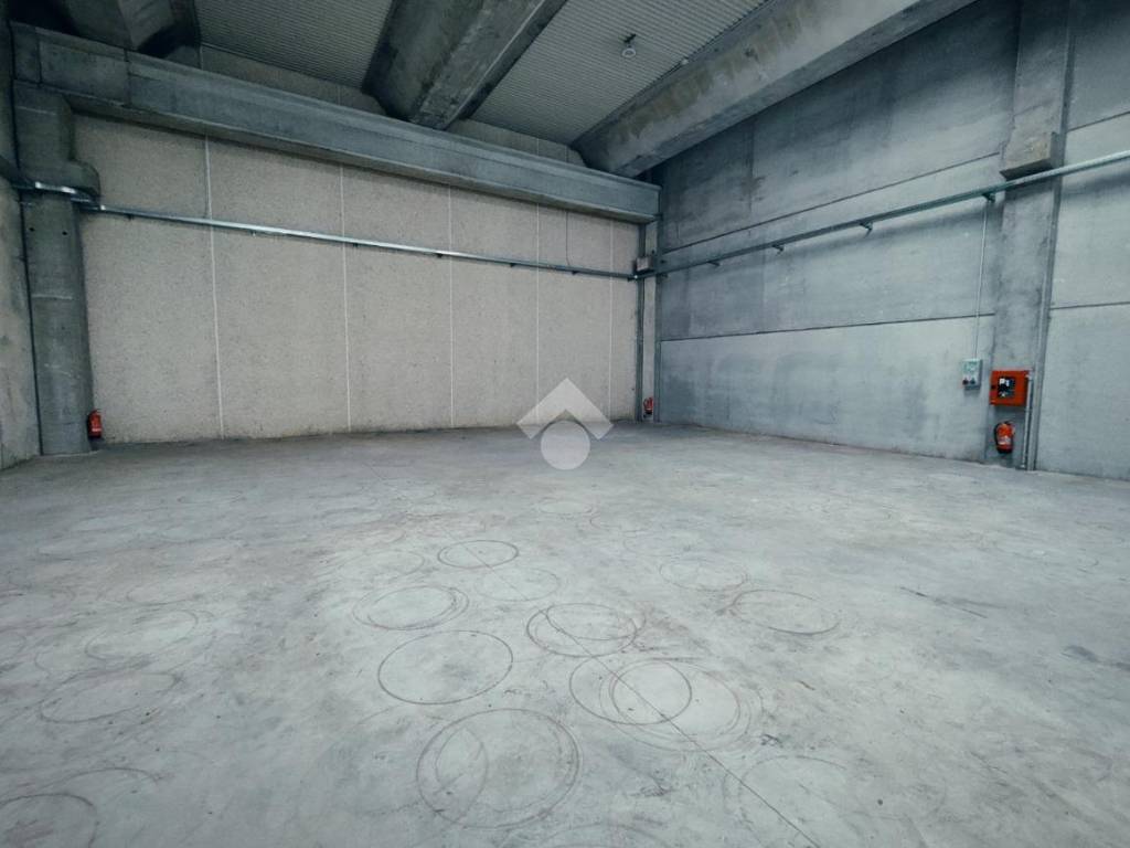 locale commerciale in affitto ad Origgio