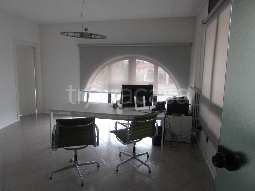 ufficio in affitto ad Origgio