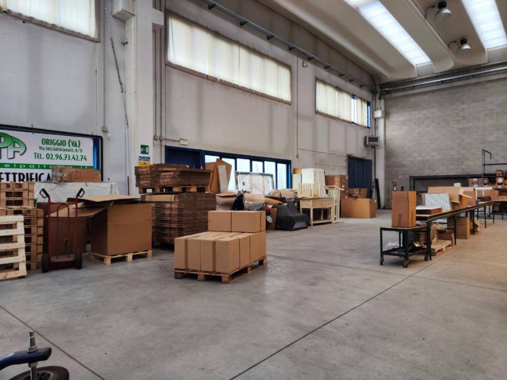 locale commerciale in affitto ad Origgio