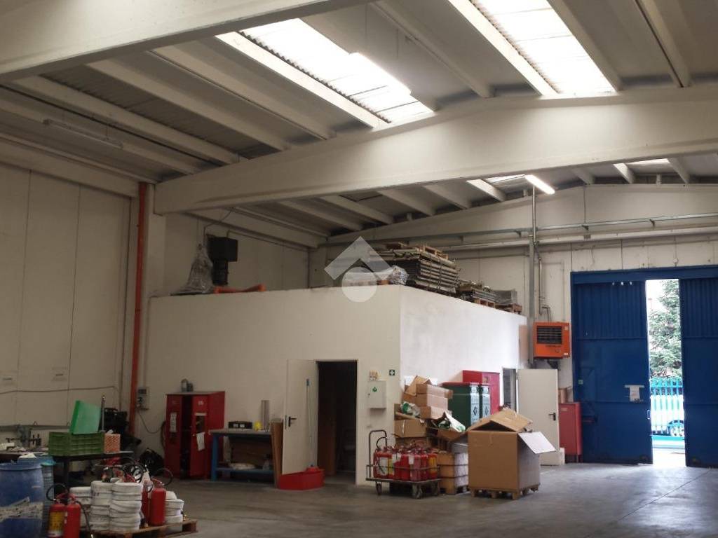 locale commerciale in affitto ad Origgio