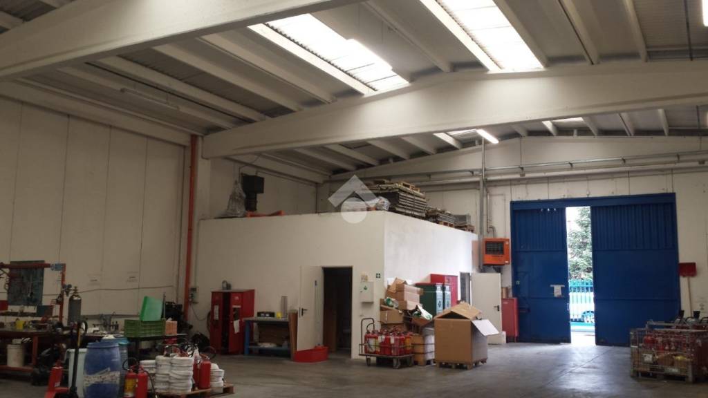 locale commerciale in affitto ad Origgio in zona Cascina Muschiona