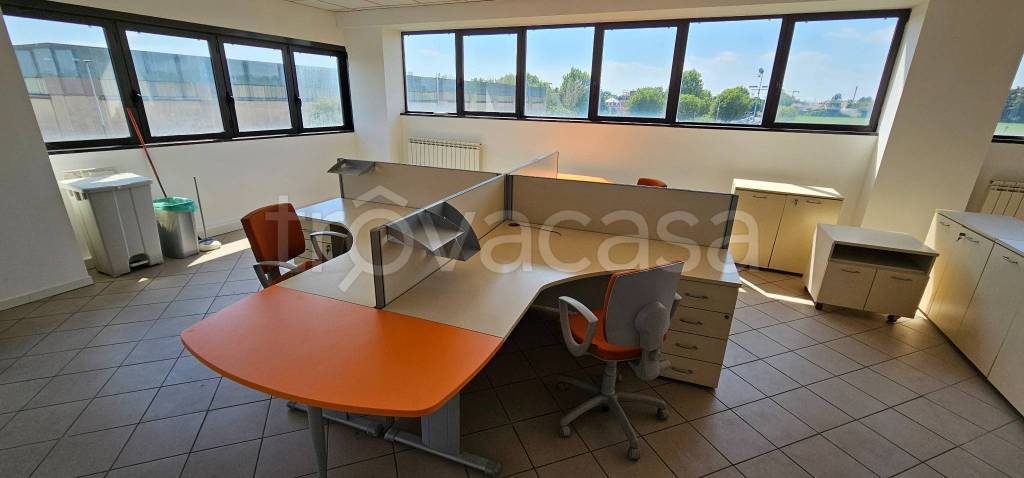 ufficio in affitto ad Origgio in zona Cascina Muschiona