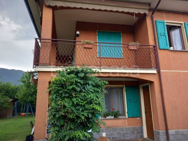 appartamento in affitto a Porto Valtravaglia in zona Muceno