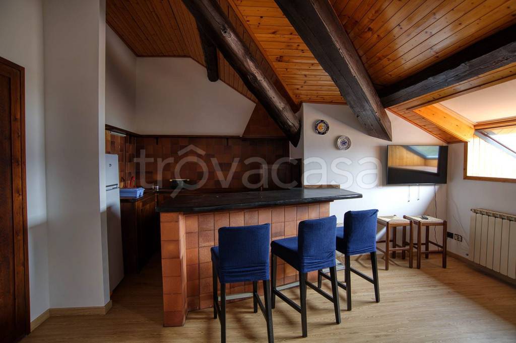 appartamento in affitto a Porto Valtravaglia