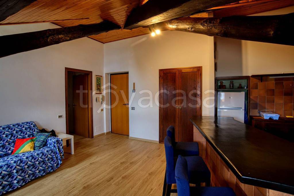 appartamento in affitto a Porto Valtravaglia