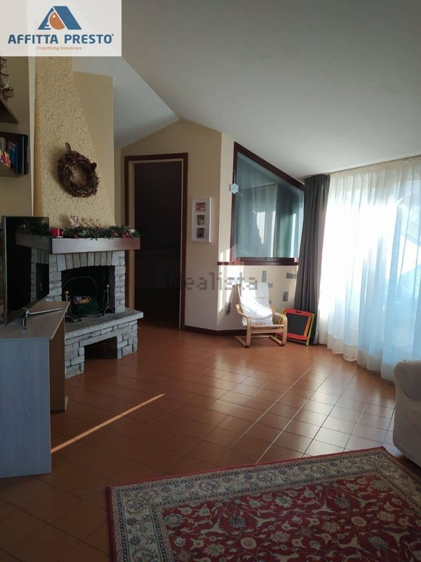 appartamento in affitto a Porto Valtravaglia