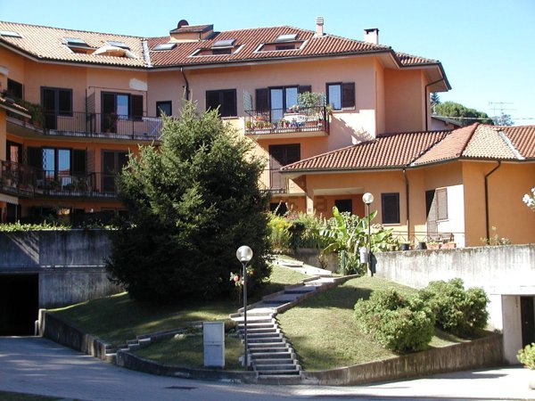 appartamento in affitto a Porto Valtravaglia