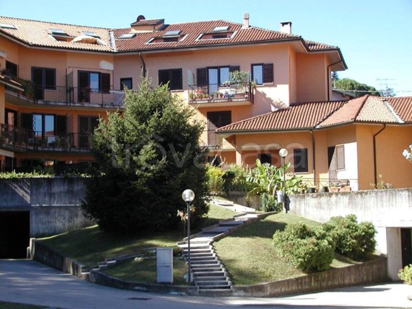 appartamento in affitto a Porto Valtravaglia