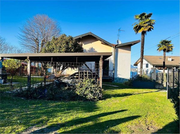 casa indipendente in affitto a Ranco