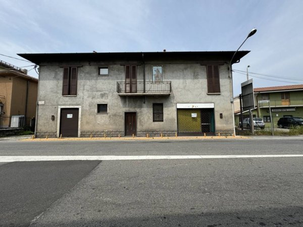 negozio in affitto a Samarate