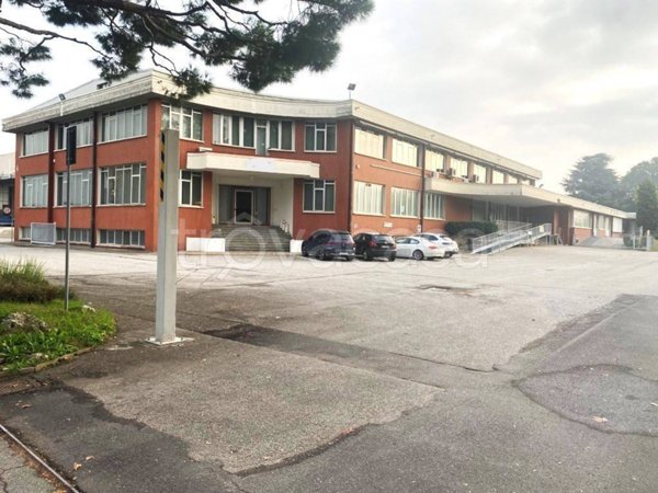 locale commerciale in affitto a Samarate