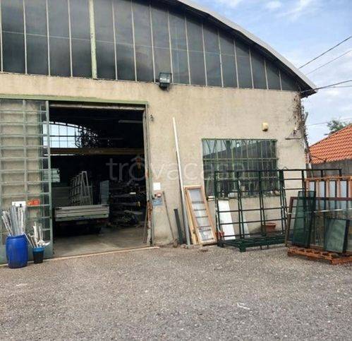 locale commerciale in affitto a Samarate