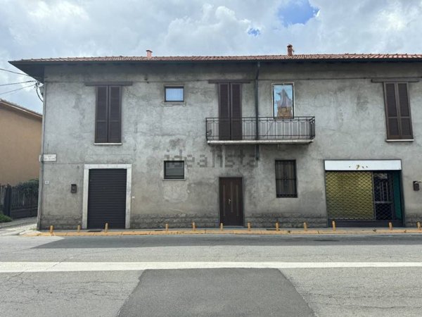 negozio in affitto a Samarate