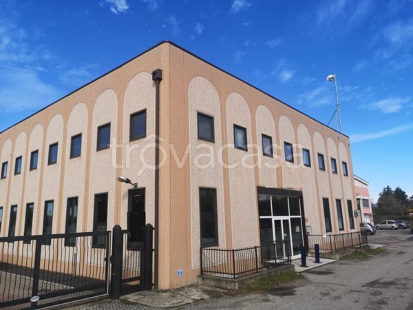 locale commerciale in affitto a Samarate in zona San Macario