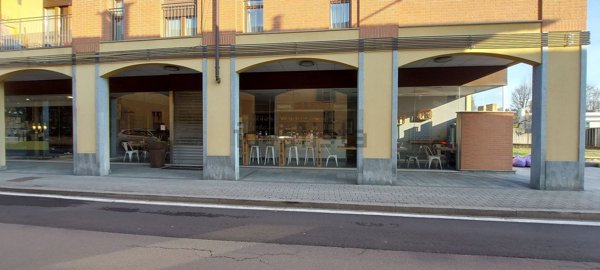 negozio in affitto a Samarate