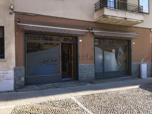 negozio in affitto a Samarate