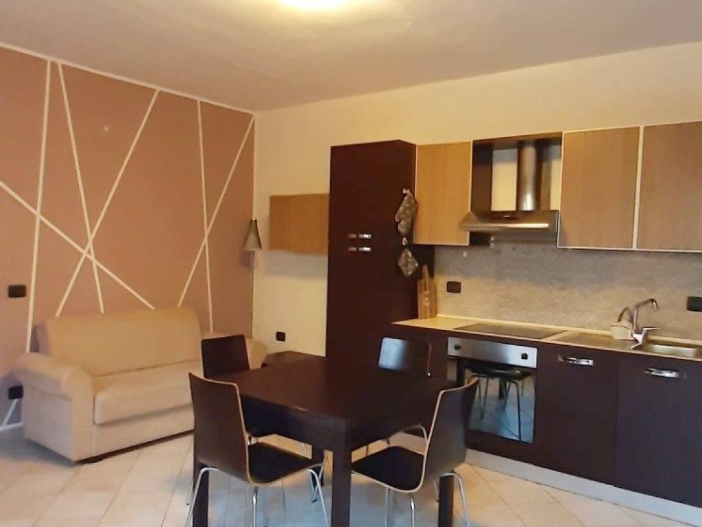 appartamento in affitto a Samarate in zona Verghera
