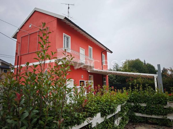 negozio in affitto a Samarate in zona Verghera