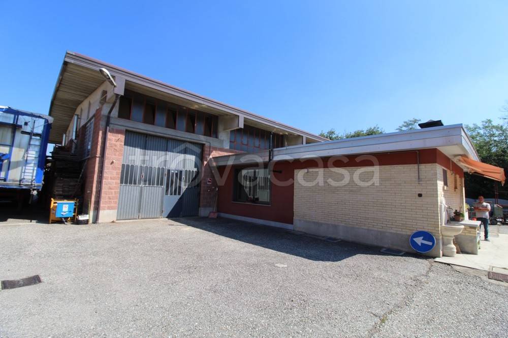 locale commerciale in affitto a Samarate