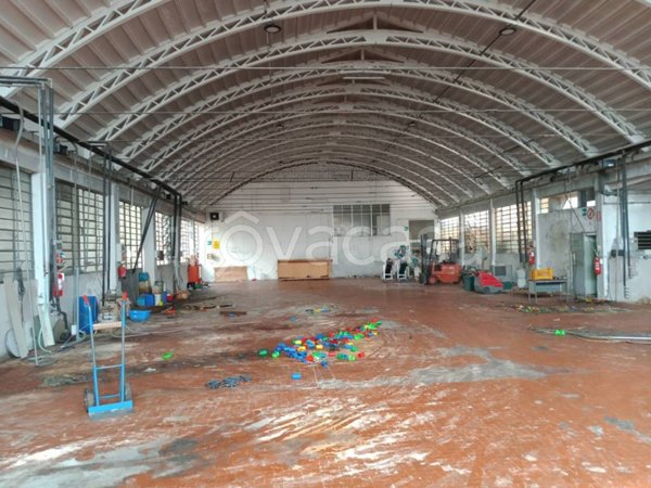 locale commerciale in affitto a Samarate in zona Verghera