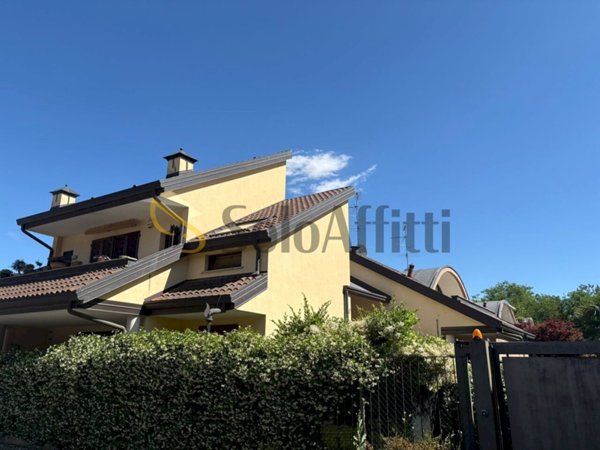 appartamento in affitto a Samarate in zona Cascina Costa