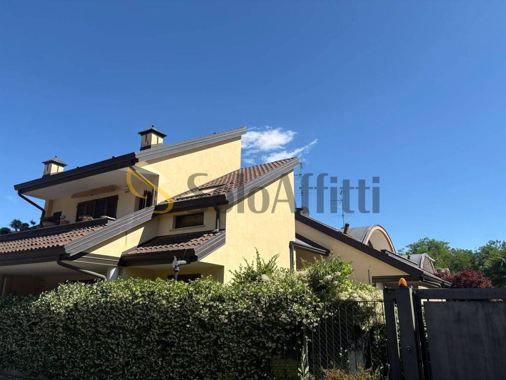 appartamento in affitto a Samarate in zona Cascina Costa