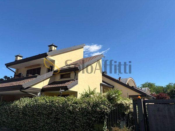 appartamento in affitto a Samarate in zona Cascina Costa