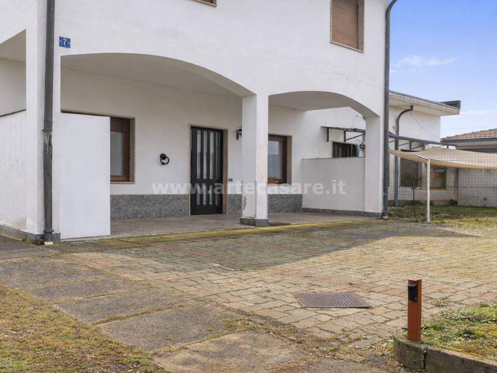 appartamento in affitto a Samarate in zona Verghera