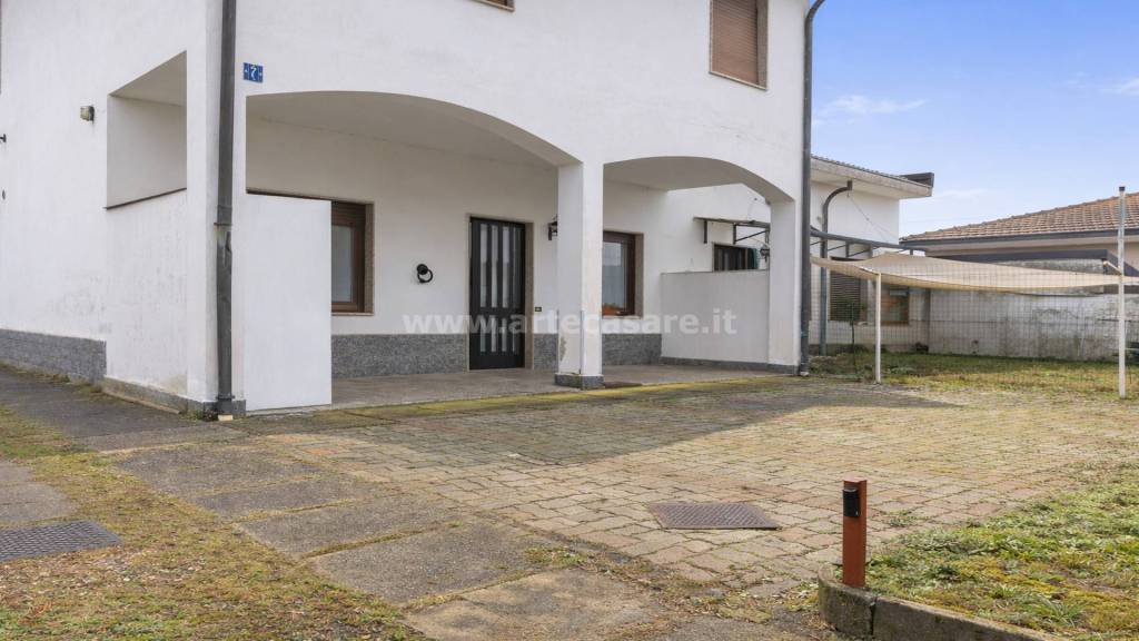 appartamento in affitto a Samarate in zona Verghera