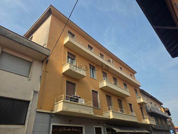 appartamento in affitto a Samarate in zona Verghera
