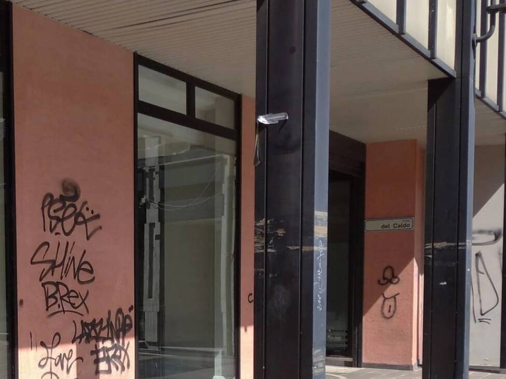 negozio in affitto a Saronno