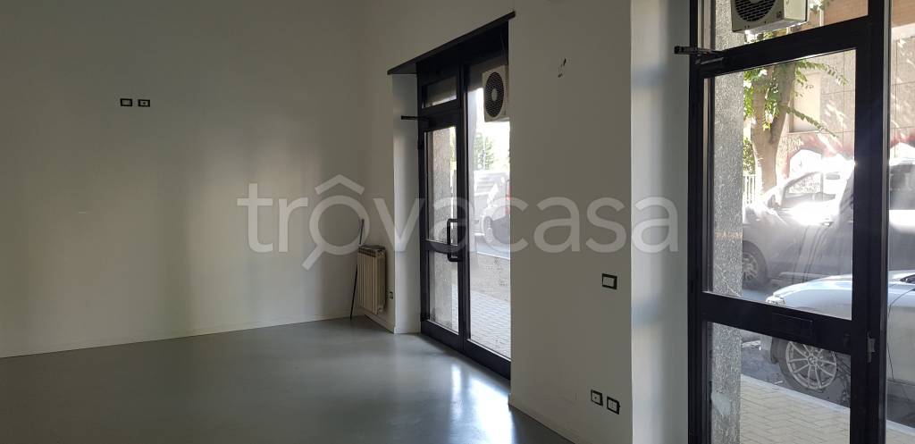 negozio in affitto a Saronno