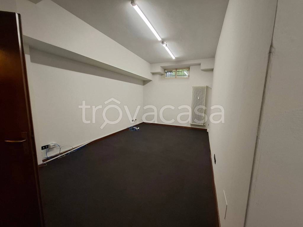 locale commerciale in affitto a Saronno