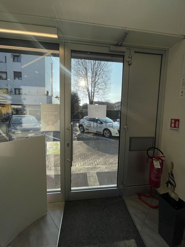 locale commerciale in affitto a Saronno