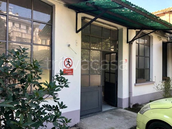 locale commerciale in affitto a Saronno