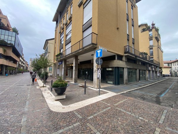 negozio in affitto a Saronno
