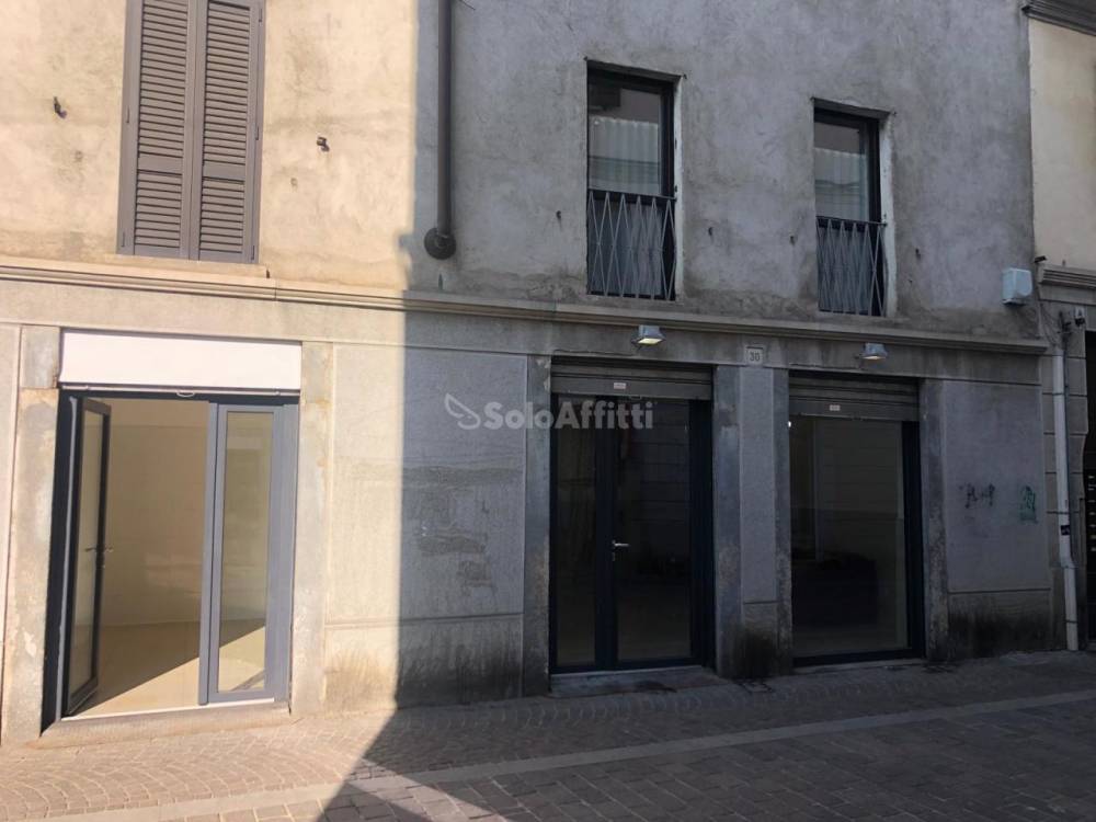 locale commerciale in affitto a Saronno