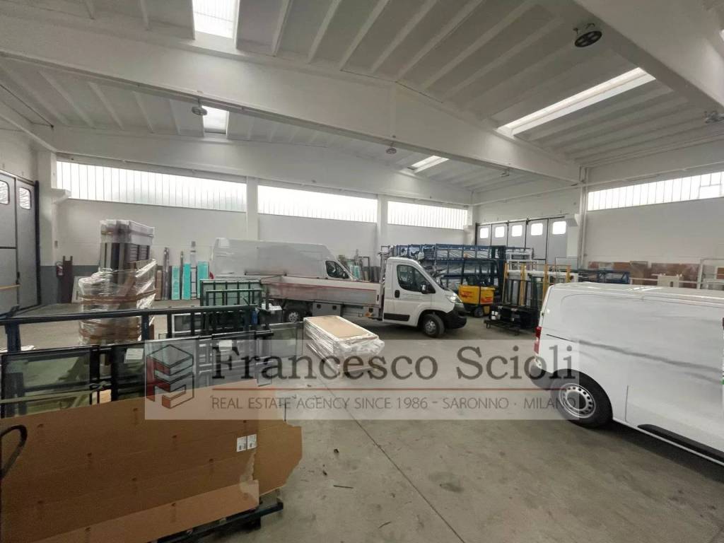 locale commerciale in affitto a Saronno