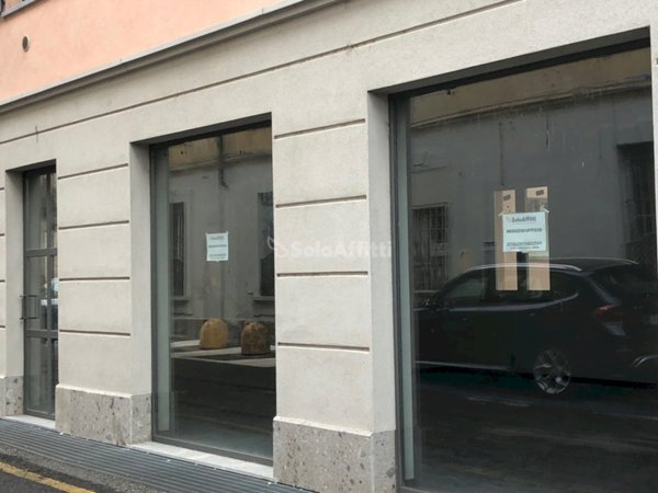 locale commerciale in affitto a Saronno