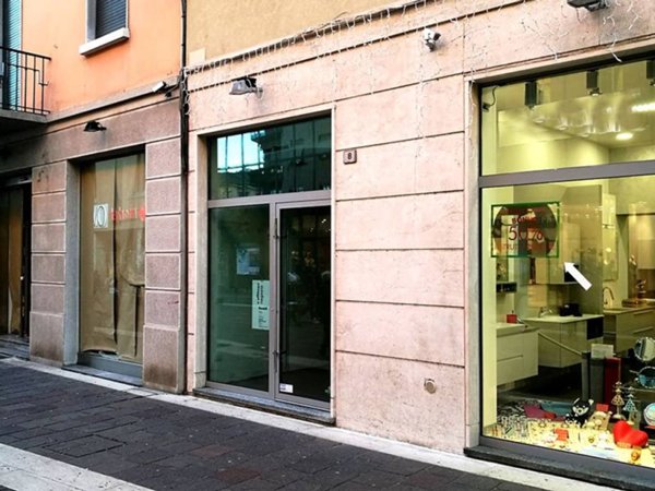 negozio in affitto a Saronno