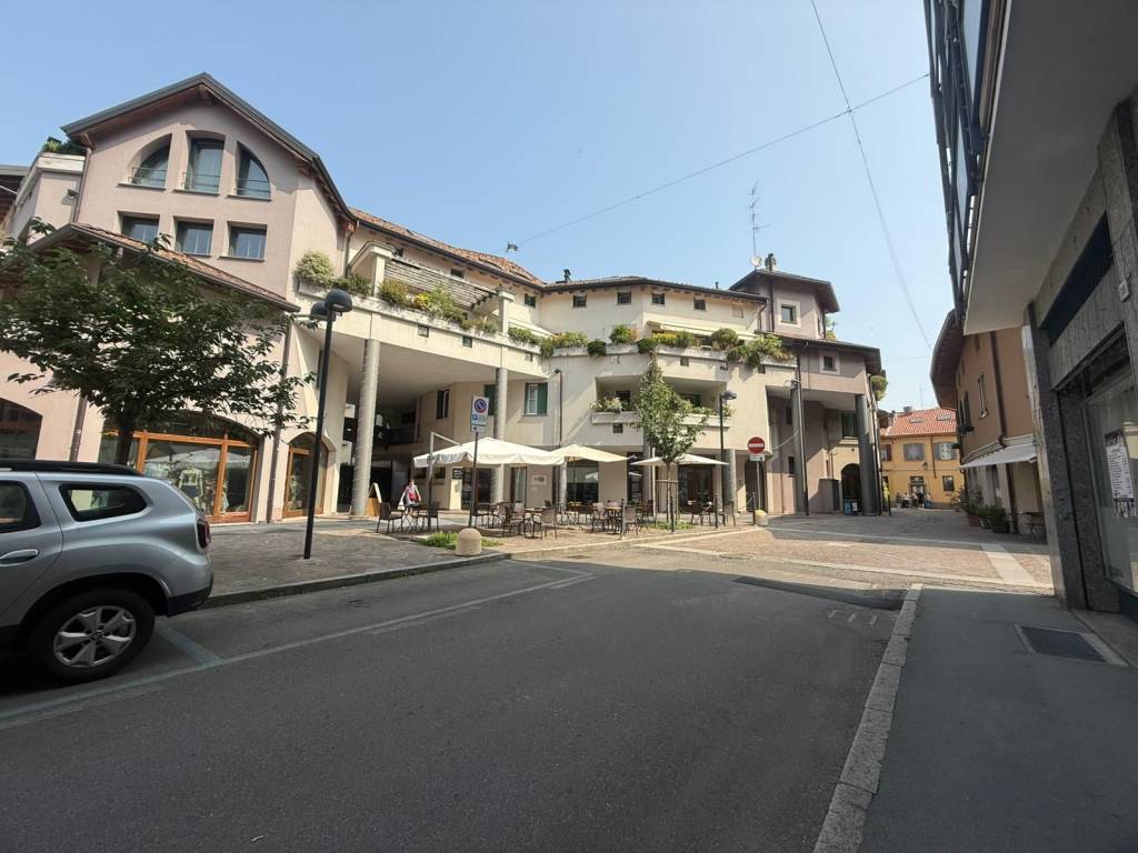 negozio in affitto a Saronno