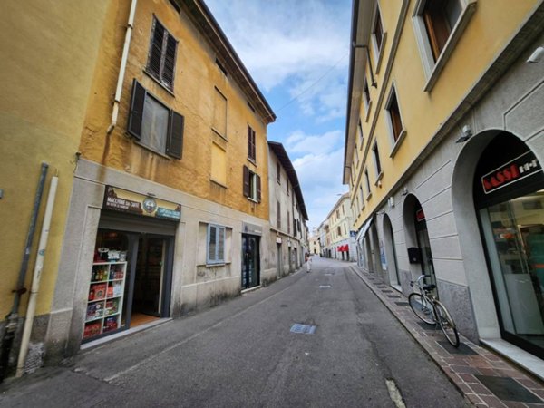 negozio in affitto a Saronno