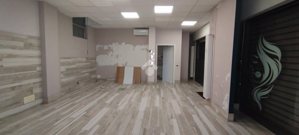negozio in affitto a Saronno