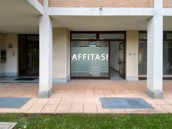 negozio in affitto a Saronno