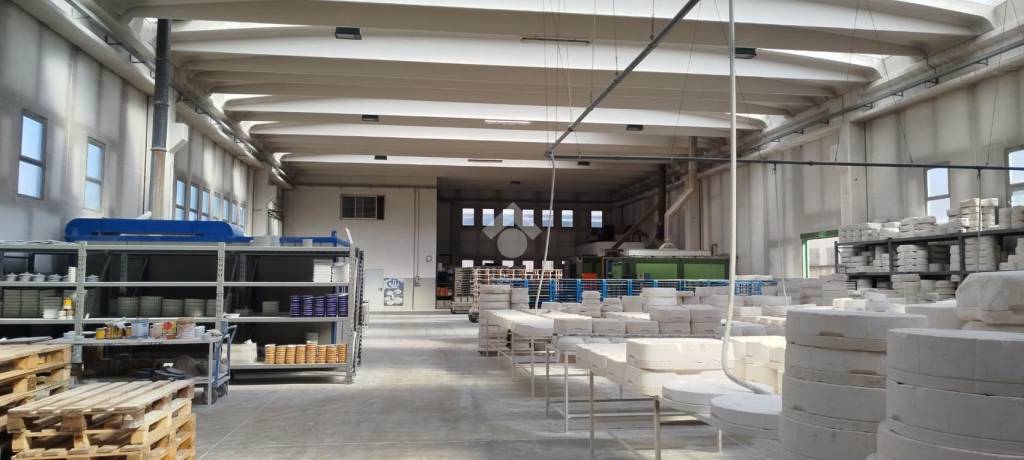 locale commerciale in affitto a Saronno