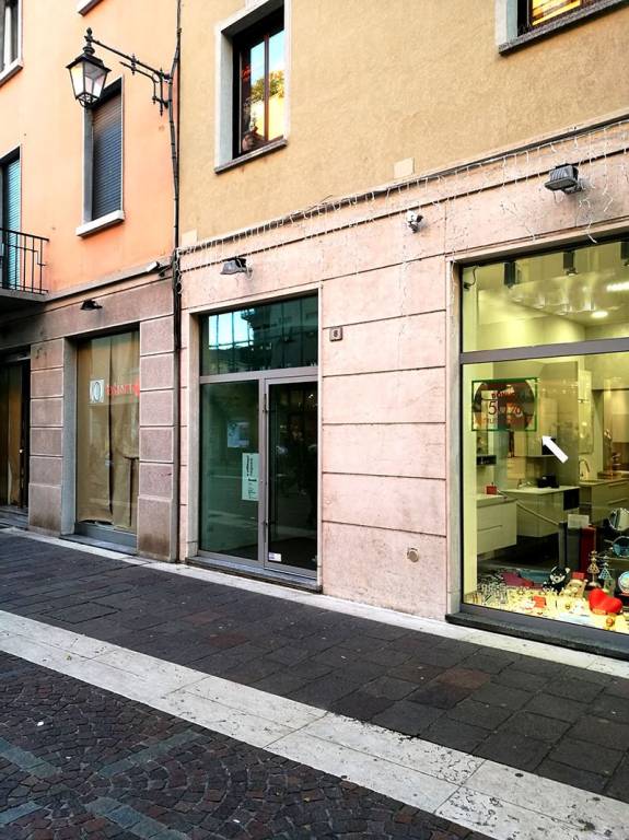 negozio in affitto a Saronno