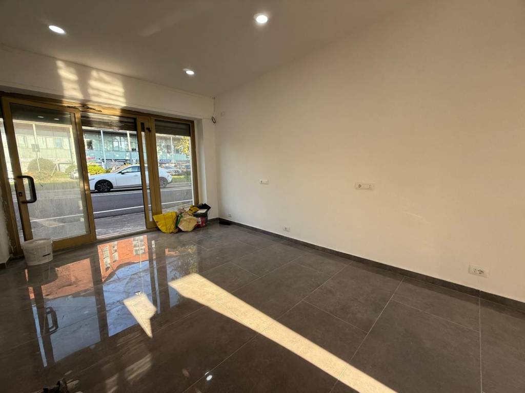 negozio in affitto a Saronno